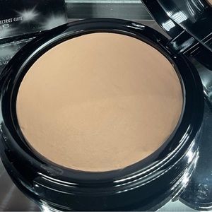 LORAC Porefection pressed powder 4.5 shade